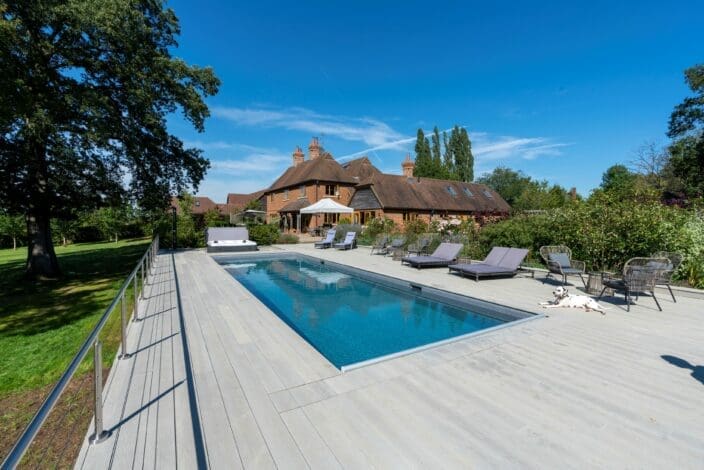 Aquamatic pool cover Inwall with Track Level Lid small